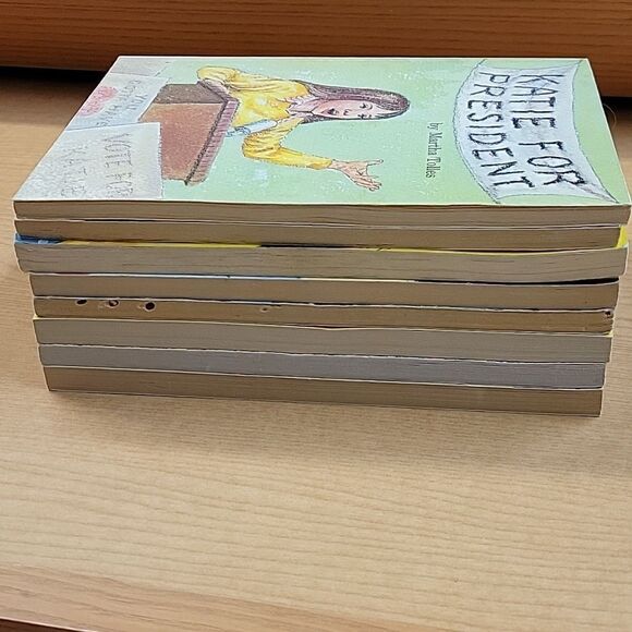 8 assorted paperback books for the young reader - Picture 11 of 12